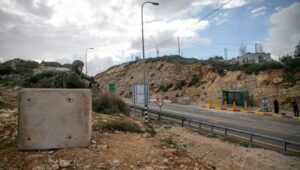 Israeli soldiers protect Route 60 near Givat Asaf, north of Jerusalem, Dec. 17, 2018. Photo by Yonatan Sindel/Flash90.