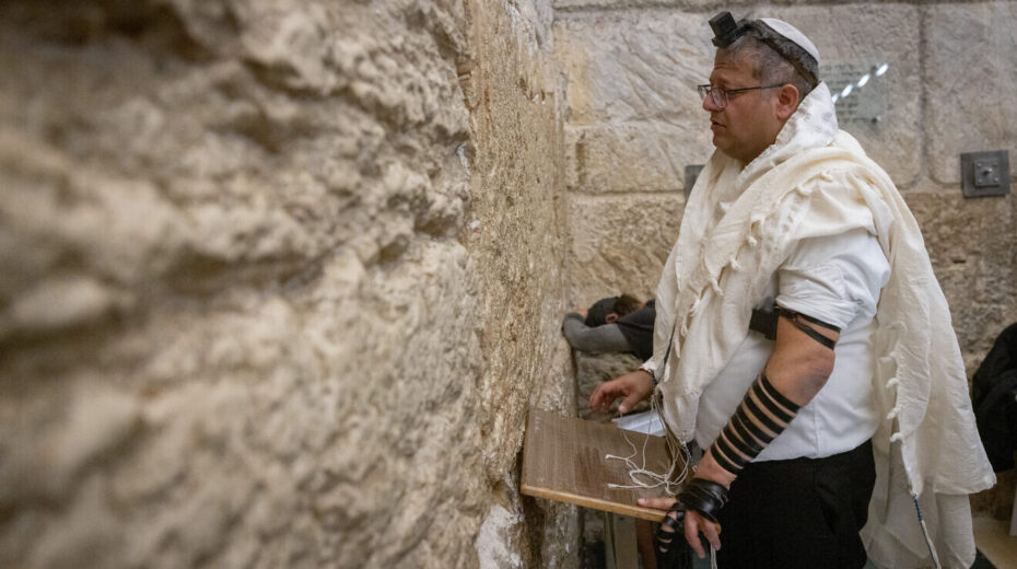 Israeli National Security Minister Itamar Ben-Gvir prays at the Kotel in Jerusalem's Old City, after his visit at the Temple Mount, July 18, 2024. Photo by Chaim Goldberg/Flash90.