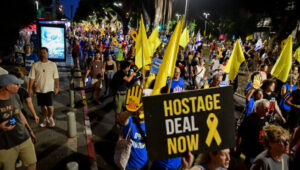 Rally for the release of Israeli hostages held by Hamas terrorists in the Gaza Strip, in Tel Aviv on August 15, 2024. Photo: Avshalom Sassoni/Flash90.
