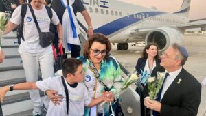 Yaakov Hagoel, chairman of the World Zionist Organization, greets new immigrants from France at Ben-Gurion International Airport, Aug. 1, 2024. Credit: WZO.