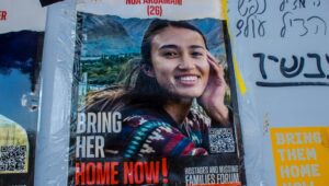 Poster of the now freed hostage Noa Argamani. Image: Shutterstock.