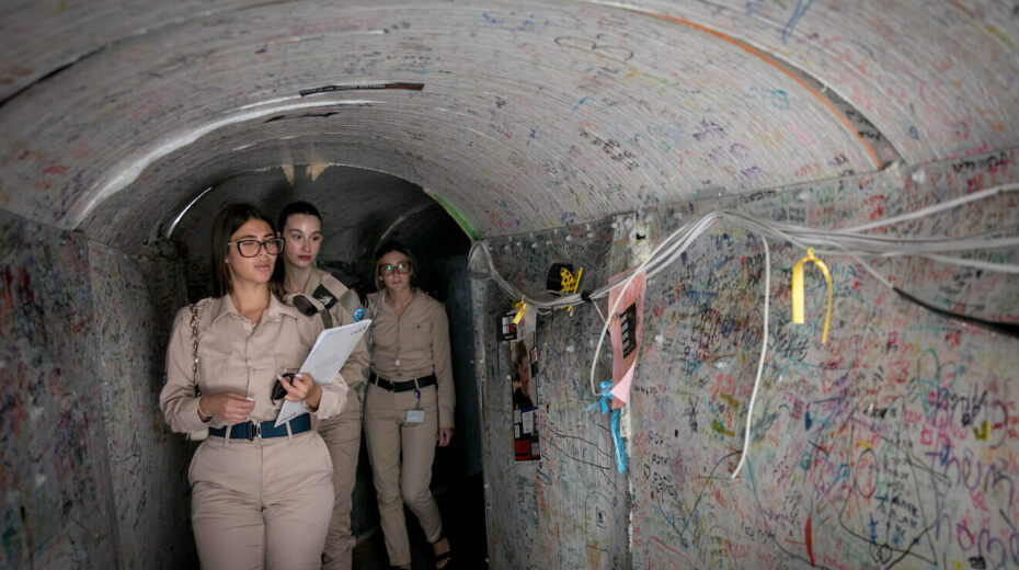 Israeli soldiers visit a tunnel installation at "Hostages Square" in Tel Aviv on May 16, 2024. Photo by Miriam Alster/Flash90.