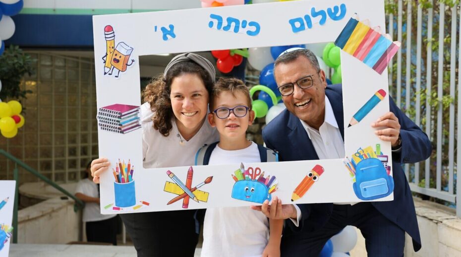 Jerusalem Mayor Moshe Lion and 6- year-old Achiya Zenilman on the first day of school in Jerusalem, Israel, Sept. 1, 2024. Achiya's father fell in combat in southern Gaza in December. Photo: Arnon Bosani.