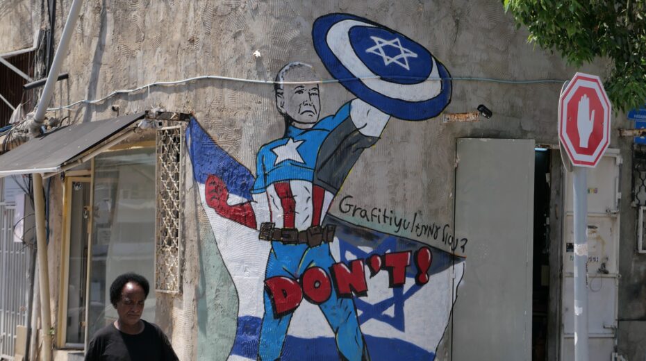 Graffiti depicting US President Joe Biden dressed as the comic book character Captain America in Tel Aviv, Israel, on July 24, 2024. Photo: EPA-EFE/ABIR SULTAN