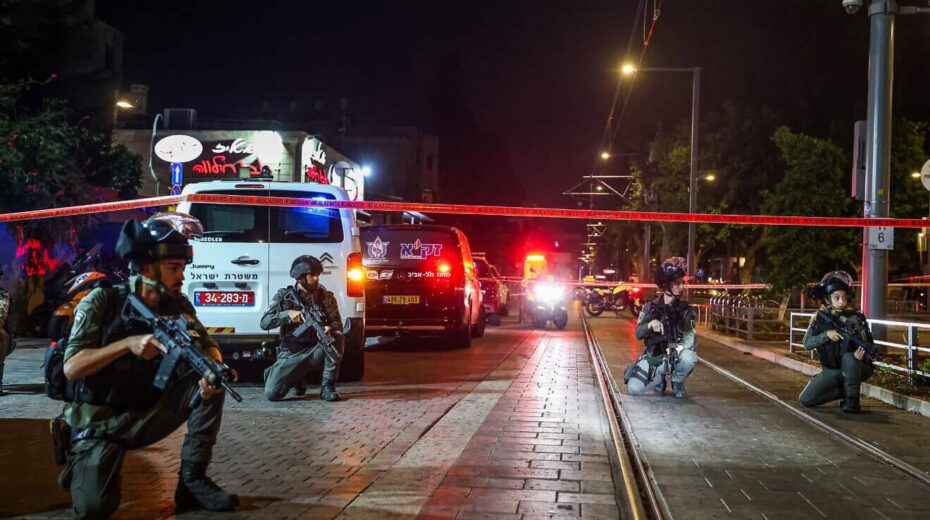 Israeli security at the scene of a shooting attack in Jaffa, Oct. 1, 2024. Photo by Itai Ron/Flash90.