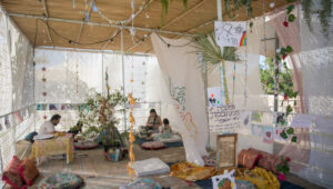 A sukkah in HaMesila Park in Tel Aviv, October 20, 2024. Photo by Miriam Alster/Flash90