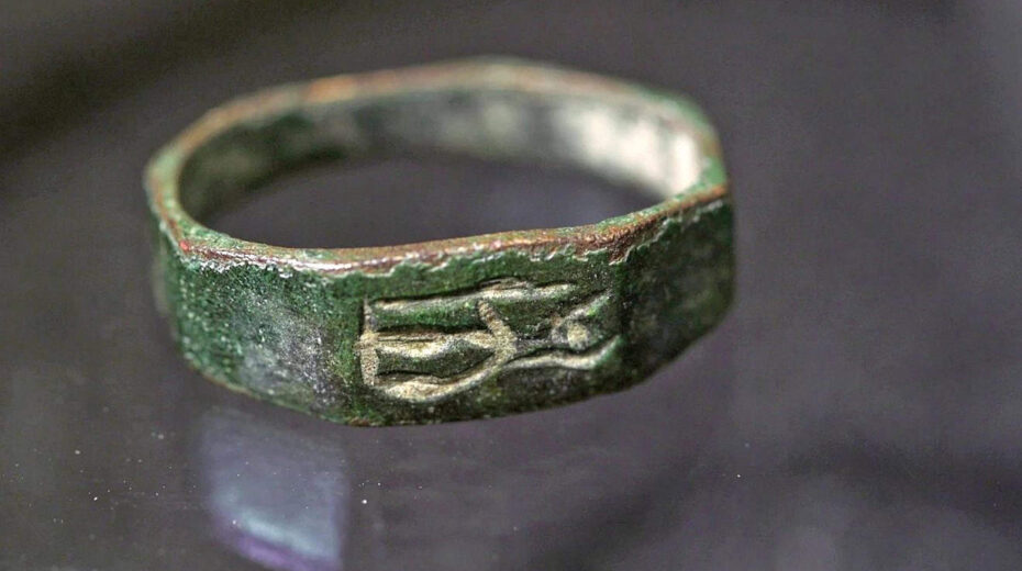 An 1,800-year-old ring engraved with a Goddess of War from Roman and Greek mythology. Photo by Emil Aladjem/Israel Antiquities Authority.