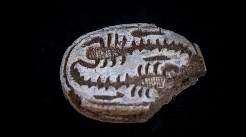 The Egyptian amulet found at Tel Qana in Ramat Hasharon. Photo by Emil Aladjem/Israel Antiquities Authority.