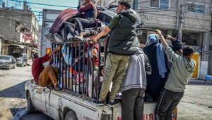Gazans evacuate Rafah, in the southern Gaza Strip, May 8, 2024. Photo by Abed Rahim Khatib/Flash90.