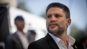Finance Minister Bezalel Smotrich visits the protest tent outside the Supreme Court in Jerusalem of families of soldiers killed during the Iron Swords War, June 3, 2024. Photo by Chaim Goldberg/Flash90.