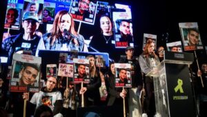 Yael Alexander, mother of Israeli hostage Edan Alexander, during a rally for the release of Israelis held by Hamas terrorists in Gaza at "Hostage Square" in Tel Aviv on November 30, 2024. Photo: Avshalom Sassoni/Flash90