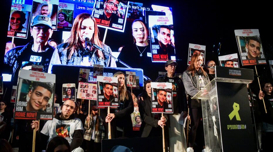 Yael Alexander, mother of Israeli hostage Edan Alexander, during a rally for the release of Israelis held by Hamas terrorists in Gaza at "Hostage Square" in Tel Aviv on November 30, 2024. Photo: Avshalom Sassoni/Flash90