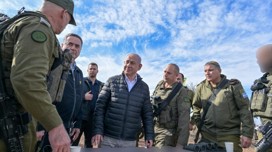 Prime Minister Benjamin Netanyahu with his generals at the Syrian border. Photo by Koby Gideon/GPO