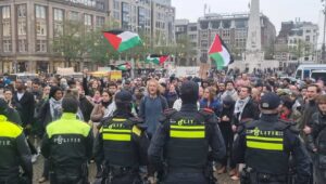 Police face off against anti-Israel protesters at Dam Square in Amsterdam on Nov. 10, 2024. Credit: Courtesy of Bart Schut.