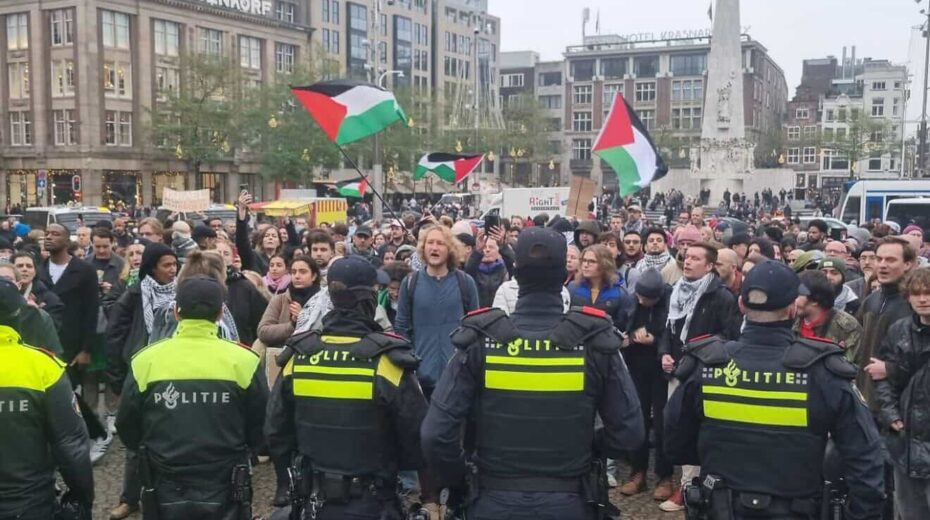 Police face off against anti-Israel protesters at Dam Square in Amsterdam on Nov. 10, 2024. Credit: Courtesy of Bart Schut.