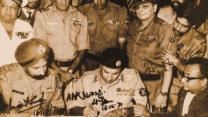 Lieutenant General JFR Jacob (second row, 4th from left) signing the surrender of the West Pakistani units in 1971. Photo: Indian Navy, GODL-India, via Wikimedia Commons