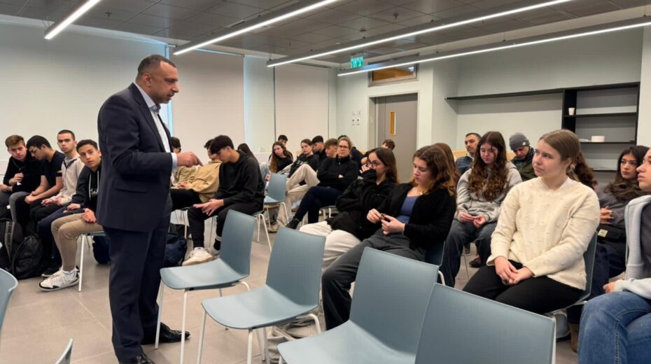 Majed el-Shafie, president and founder of the Toronto-based One Free World International organization, speaks with Israeli pupils at the Begin high school in Ramat Gan, Jan. 15, 2025. Credit: Courtesy.