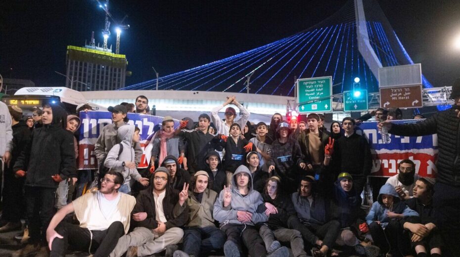 Israelis protest against the hostages-for-terrorists deal with Hamas, at the main entrance to Jerusalem, Jan. 16, 2025. Photo by Chaim Goldberg/Flash90.