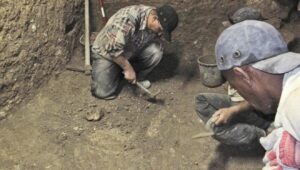 Archeologists working in the City of David site (Photo: Vladimir Neichen, Israel Antiquities Authority)