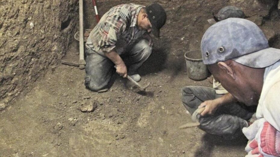 Archeologists working in the City of David site (Photo: Vladimir Neichen, Israel Antiquities Authority)