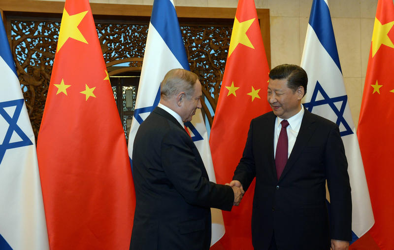 Prime Minister Benjamin Netanyahu with Chinese President Xi Jinping during a visit to Beijing in 2017. Photo by Haim Zach / GPO