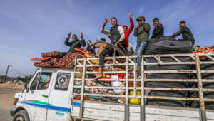 Palestinians return to their homes in Rafah, southern Gaza Strip, after the announcement of a ceasefire between Hamas and Israel, on January 19, 2025. Photo by Abed Rahim Khatib/Flash90