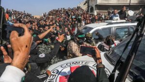 Hamas, Islamic Jihad and thousands of Gazans seen outside the house of Yahya Sinwar in Khan Younis, where Israel hostages Arbel Yehud and Gadi Mozes, along with five Thai hostages, were released to the Red Cross on Jan. 30, 2025. Photo by Abed Rahim Khaatib/Flash90