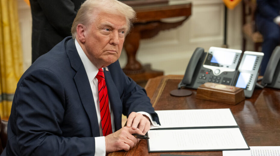 US President Donald Trump signs executive orders in the Oval Office, Feb. 10, 2025. Credit: Daniel Torok/White House.