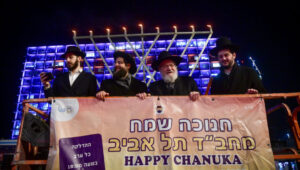 Orthodox Chabad Jews organize the lighting of the candles for Hanukkah in Tel Aviv. Photo: Avshalom Sassoni/Flash90