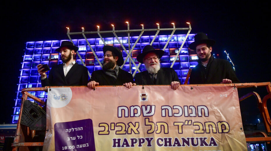 Orthodox Chabad Jews organize the lighting of the candles for Hanukkah in Tel Aviv. Photo: Avshalom Sassoni/Flash90