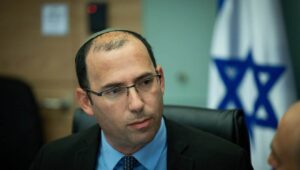 Knesset Constitution, Law and Justice Committee head Simcha Rothman chairs leads a committee meeting in Jerusalem, July 4, 2023. Photo by Yonatan Sindel/Flash90.