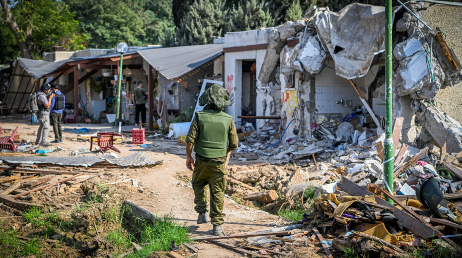 Destruction in Kibbutz Kfar Aza. Photo: Arie Leib Abrams/Flash90