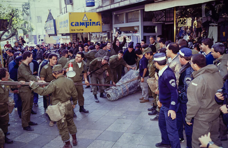 Israelis stand around a Scud missile fired by Iraq at Tel Aviv during the Gulf War, January 1991. Photo by Moshe Shai/FLASH90
