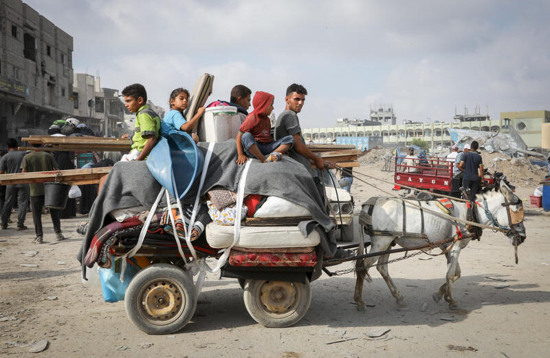 Palestinians displaced by Israel's war against Hamas flee from place to place among the ruins of Gaza. Photo by Abed Rahim Khatib/Flash90
