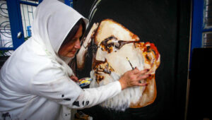 A Palestinian artist paints a portrait of late Hezbollah leader Hassan Nasrallah in the West Bank city of Nablus, October 5, 2024. Photo by Nasser Ishtayeh/Flash90