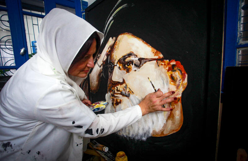 A Palestinian artist paints a portrait of late Hezbollah leader Hassan Nasrallah in the West Bank city of Nablus, October 5, 2024. Photo by Nasser Ishtayeh/Flash90