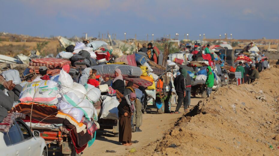 Palestinians return to their homes in the northern Gaza Strip via Salah al-Din Road on January 28, 2025. Photo by Ali Hassan/Flash90