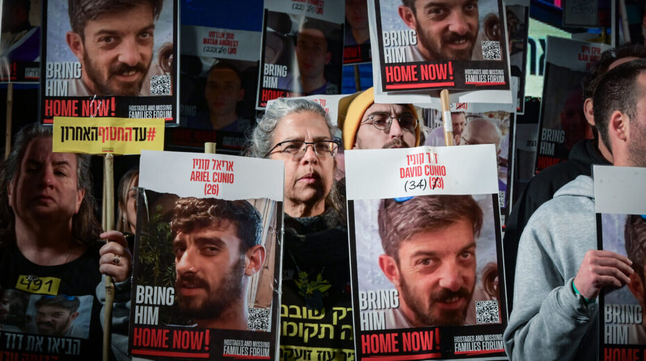 Israelis rally in Tel Aviv for the release of the remaining 76 hostages being held hostage by Hamas terrorists in Gaza, Feb. 8, 2025. Photo by Avshalom Sassoni/Flash90.