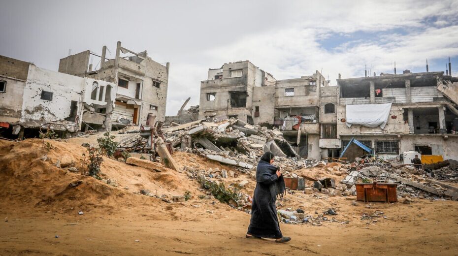 A Palestinian woman walks among wreckage in the city of Khan Yunis in the southern Gaza Strip. Photo by Abed Rahim Khatib/Flash90.