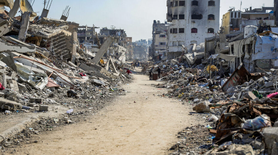 Palestinians return to their homes in the northern Gaza as part of the ceasefire agreement on Jan. 29, 2025. Photo by Khalil Kahlout/Flash90.