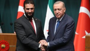Turkish President Recep Tayyip Erdoğan (right) and Syrian interim President Ahmed al-Sharaa at a joint press conference after their meeting at the Presidential Palace in Ankara on February 4, 2025. Photo: EPA-EFE/NECATI SAVAS