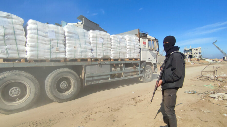 Palestinian trucks loaded with aid flow into Gaza through the Kerem Shalom crossing as part of the ceasefire agreement in the Gaza Strip, east of the city of Rafah in the southern Gaza Strip. Photo by Abed Rahim Khatib.