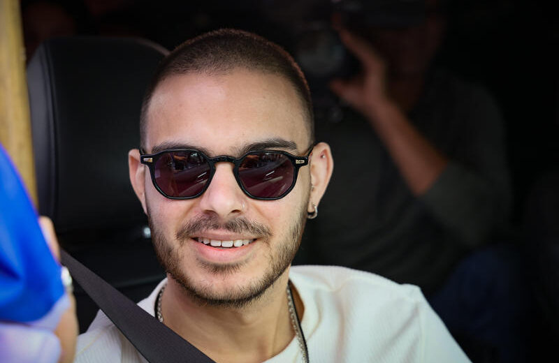 Former hostage Omer Wenkert returning to his home in Gedera, on March 4, 2025. Photo by Jonathan Shaul/Flash90