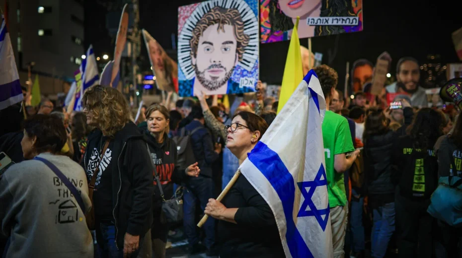 Israelis protest for the return of hostages held in the Gaza Strip, outside the Kirya military headquarters in Tel Aviv, March 15, 2025. Credit: Flash90.