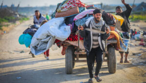 Palestinians seen with their belongings after fleeing from their homes in the Al-Maghraqa area in the central Gaza Strip, on Marsh 18, 2025. Photo by Ali Hassan/ Flash90