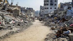 Palestinians return to their homes in the northern Gaza as part of the ceasefire agreement on Jan. 29, 2025. Photo by Khalil Kahlout/Flash90.