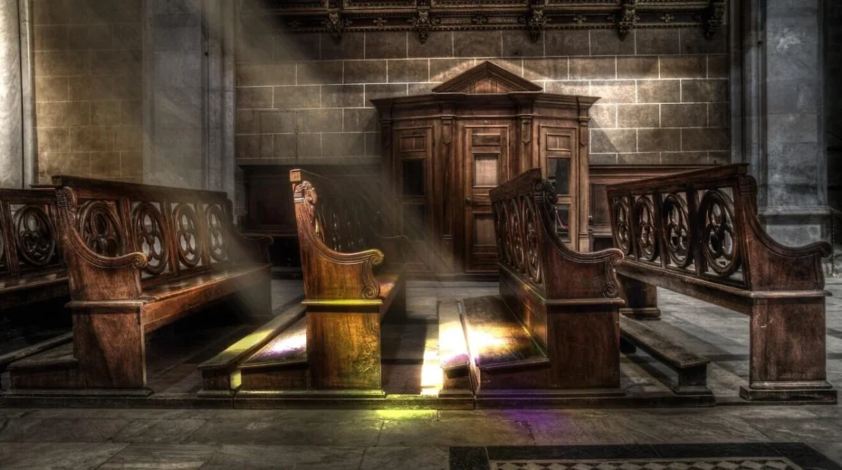 Pews in church. Credit: ClikcerHappy/Pixabay.