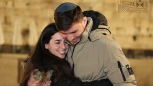 Sasha Troufanov and Sapir Cohen at the Western Wall. Photo: Western Wall Heritage Foundation.