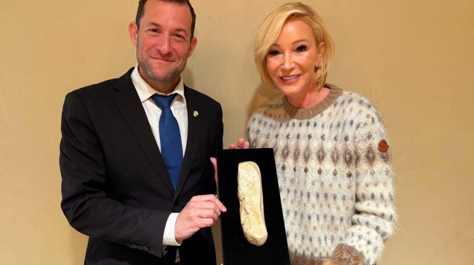 Samaria Jewish leader Yossi Dagan with Trump adviser Paula White. Photo courtesy Samaria Regional Council