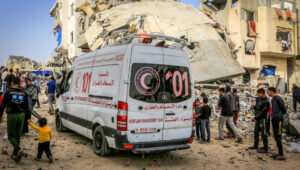Palestinians and Red Crescent workers recover bodies from the rubble of a house following an Israeli airstrike. Photo: Abed Rahim Khatib/Flash90